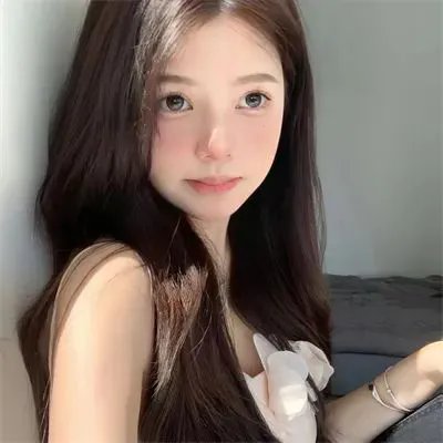 院子里的女人